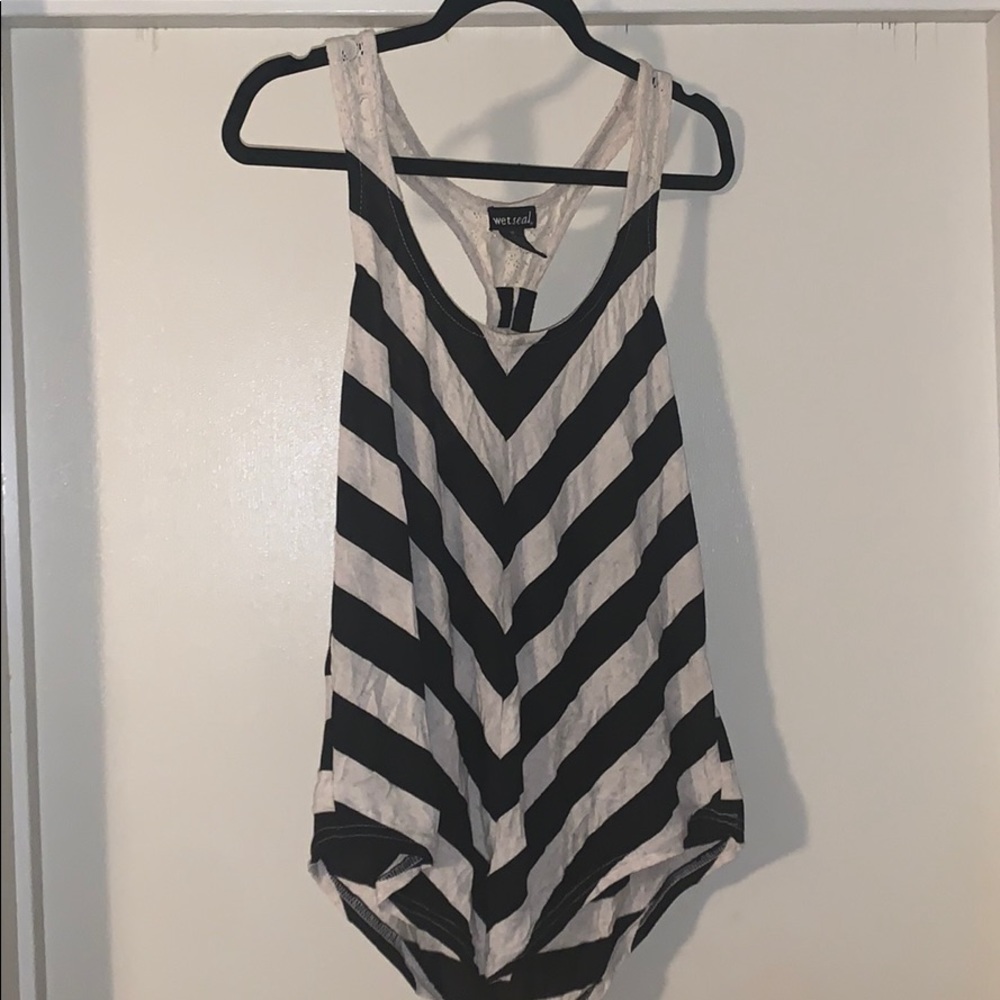 Black and white wet seal tank with lace